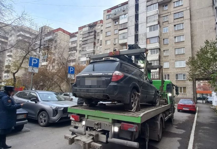 Накопил долги — приставы произвели взыскание с уральца налоговой задолженности автомобилем | Приставы арестовали машину уральца в счёт погашения долга по налогам 