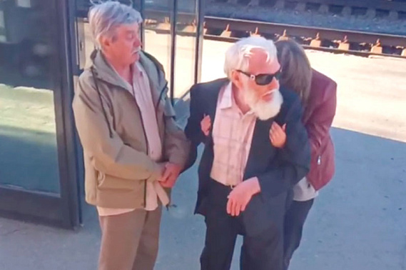 В Екатеринбурге пьяных пассажиров не пустили в поезд | Пьяные уральцы не смогли уехать поездом из Екатеринбурга