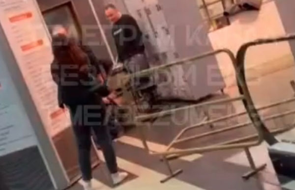 В Екатеринбурге в клубе начали проверку из-за охранников, обматеривших девушку | В Екатеринбурге охрана ночного клуба выпинала девушку на улицу и обматерила В Екатеринбурге в клубе начали проверку из-за охранников, обматеривших девушку | В Екатеринбурге охрана ночного клуба выпинала девушку на улицу и обматерила