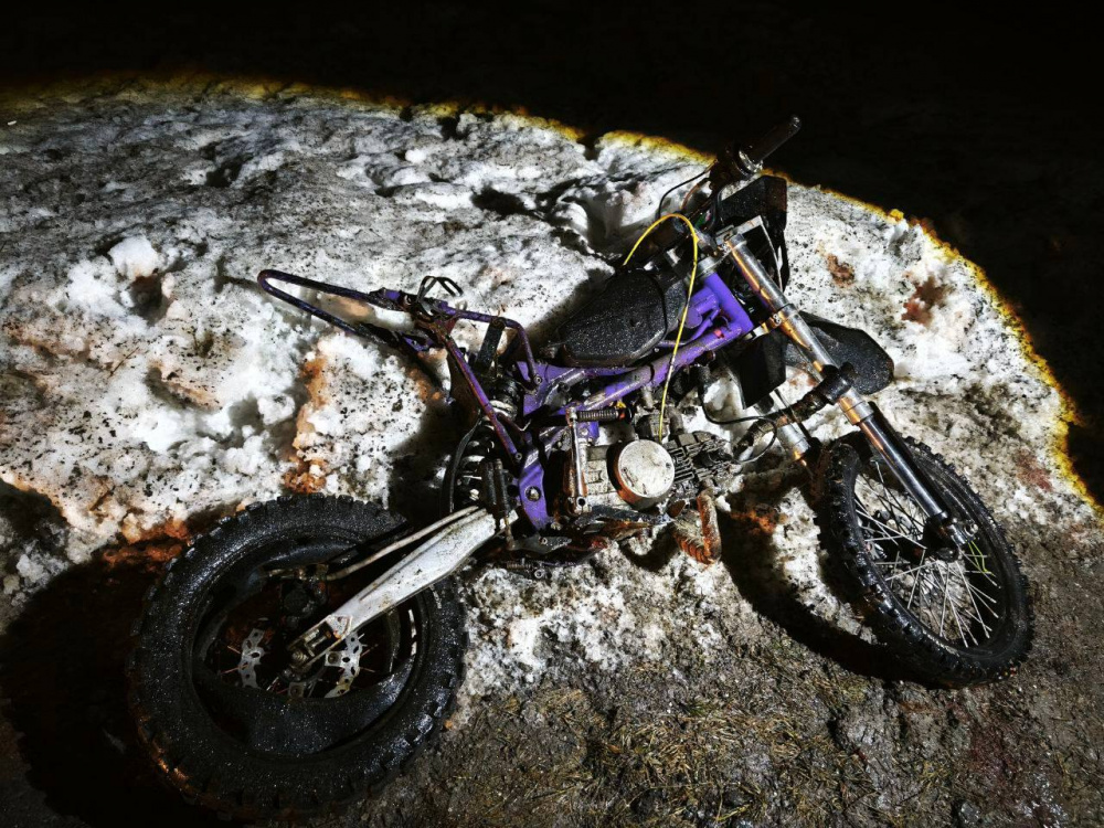 На тюменской трассе разбился 17-летний пассажир питбайка  | В Тюменской области в ДТП погиб подросток 