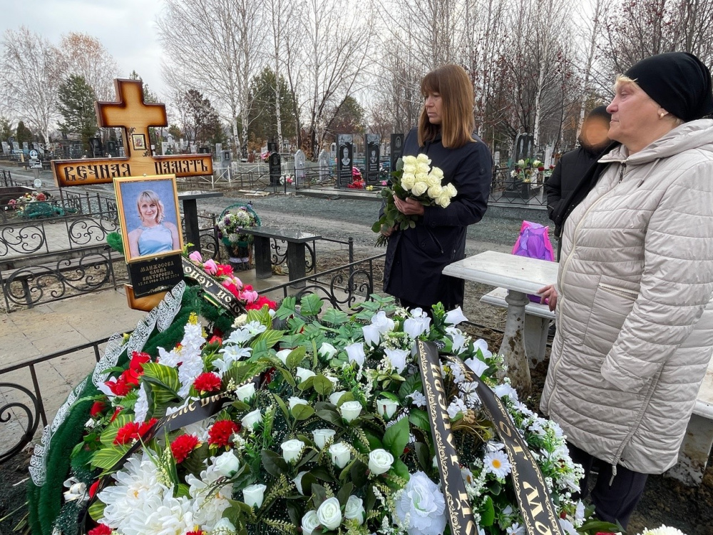 Стала известна судьба детей таксистки, зарезанной в Коркине  | Глава Коркина встретилась с семьёй убитой таксистки 