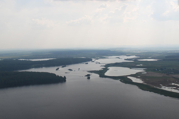 В болоте у поселка Вижай нашли уазик с двумя мертвыми мужчинами