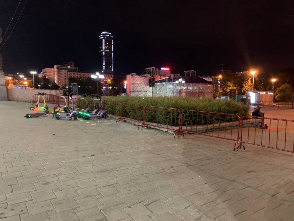 В Екатеринбурге из-за фестиваля "Ночь музыки" ограничили движение самокатов и продажу спиртного | "Ночь музыки" — в Екатеринбурге ограничили продажи алкоголя и движение самокатов