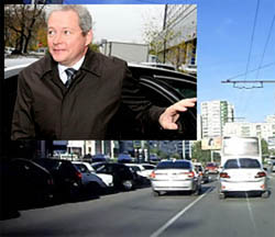 «Всем прижаться!» Министр отвез внуков в школу с мигалками, по встречке, попутно чуть не задавив девушку «Всем прижаться!» Министр отвез внуков в школу с мигалками, по встречке, попутно чуть не задавив девушку