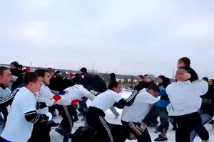 Екатеринбург и Челябинск сошлись в формате «стенка на стенку» Екатеринбург и Челябинск сошлись в формате «стенка на стенку»