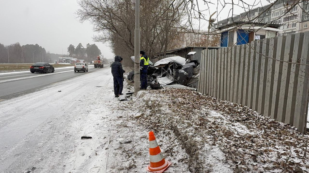 Смертельное ДТП в Екатеринбурге: водитель «ВАЗ» погиб на месте | В Екатеринбурге водитель «ВАЗ» погиб в аварии на Объездной дороге