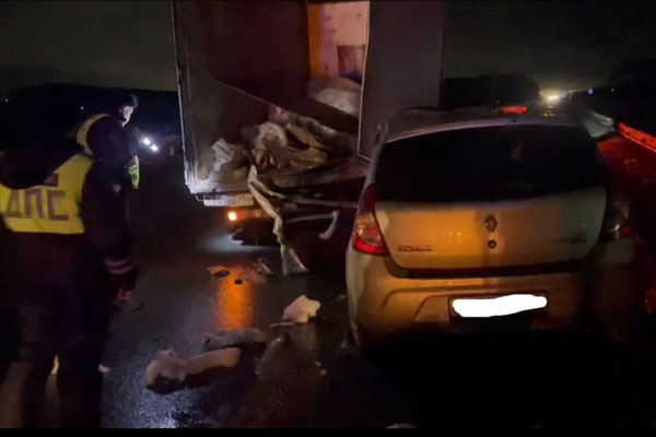 Ночью на трассе "Екатеринбург-Тюмень" в ДТП погиб водитель иномарки