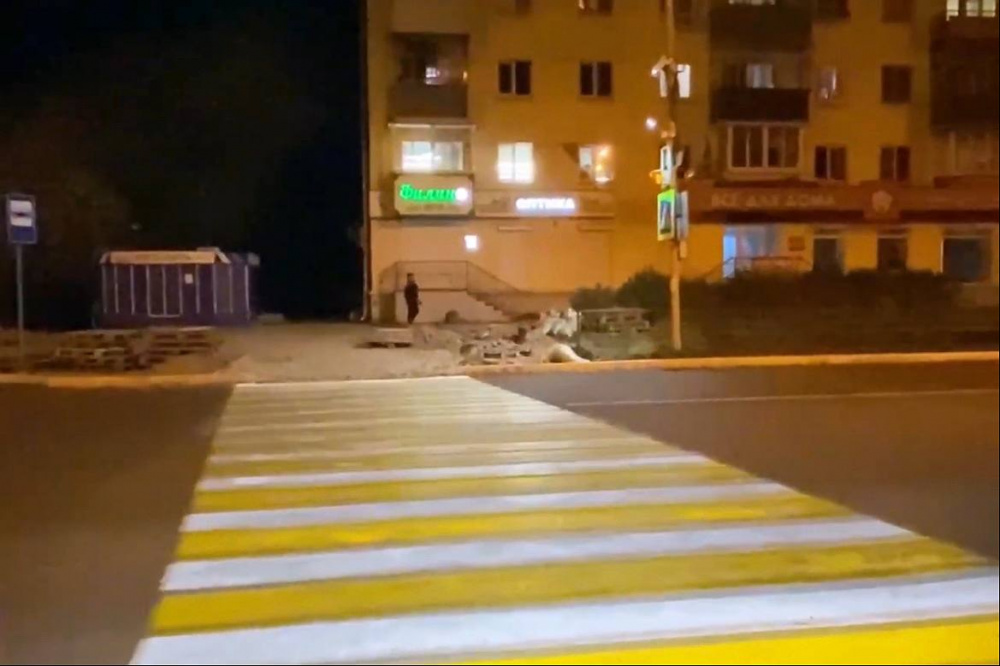 В Нижнем Тагиле открыли новые проекционные пешеходные переходы | На Урале создали современные пешеходные переходы