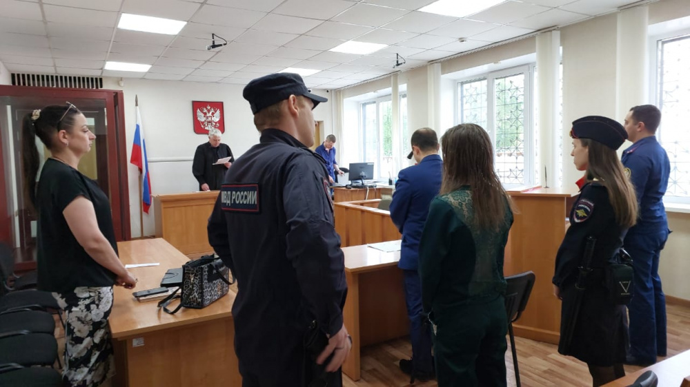 Суд Асбеста арестовал женщину, которая увела девочку с детской площадки  | В Асбесте женщину арестовали за похищение шестилетней девочки 