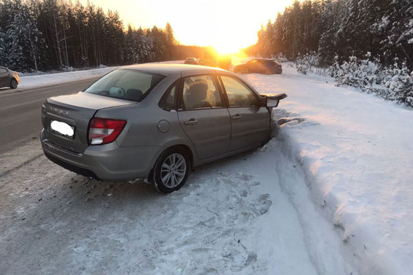 Под Екатеринбургом в ДТП пострадала 14-летняя девочка и водитель
