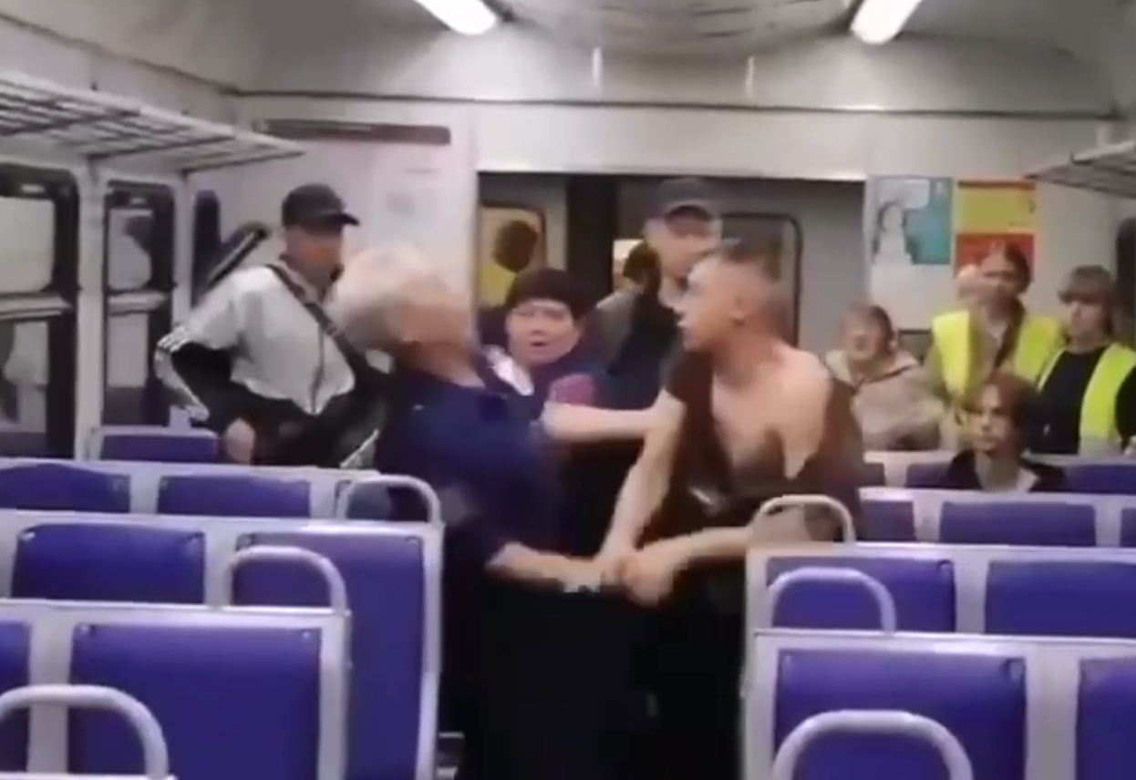 Пассажиры устроили драку в электричке «Екатеринбург — Нижний Тагил». Видео