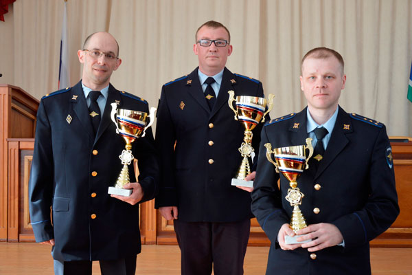 Следователи свердловского МВД соревновались за право поехать в Москву Следователи свердловского МВД соревновались за право поехать в Москву