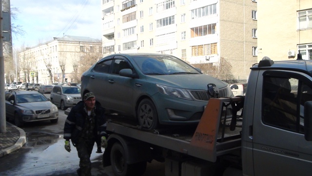 В Свердловской области за неоплаченные штрафы за нарушение ПДД арестовывают автомобили и сотовые телефоны