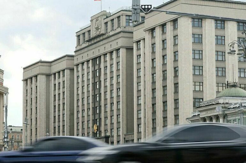 Раз в два года — бесплатно: как хотят поддержать медиков и педагогов | Медики и учителя госучреждений смогут компенсировать проезд к месту отпуска