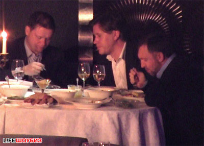 Дерипаска заставил Веру Брежневу спеть дважды. Видео