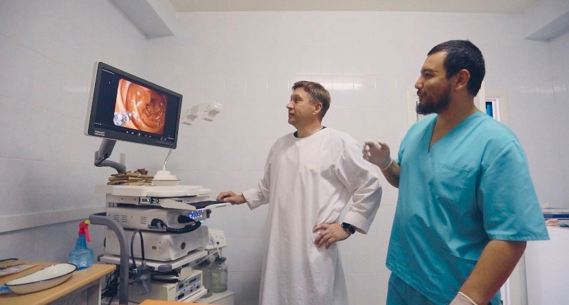 Тюменские врачи спасли мальчика, который проглотил канцелярскую иголку