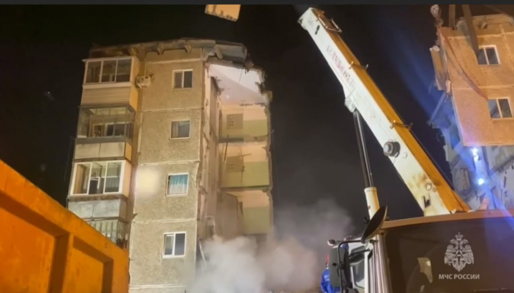 Под завалами обрушившейся пятиэтажки нашли уже четверых погибших | Число погибших при обрушении дома на Урале достигло четырёх