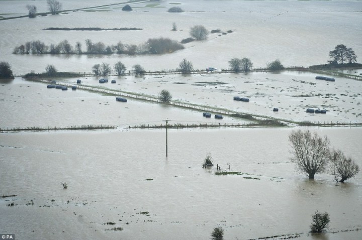 Великобританию снова основательно топит
