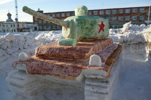 Осужденные ИК-53 изваяли из снега Черный Тюльпан и танк Осужденные ИК-53 изваяли из снега Черный Тюльпан и танк