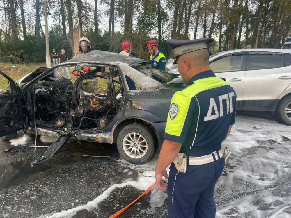 «Ford» загорелся — два человека погибли в ДТП в Каменске-Уральском  | В Каменске-Уральском два человека погибли в ДТП 