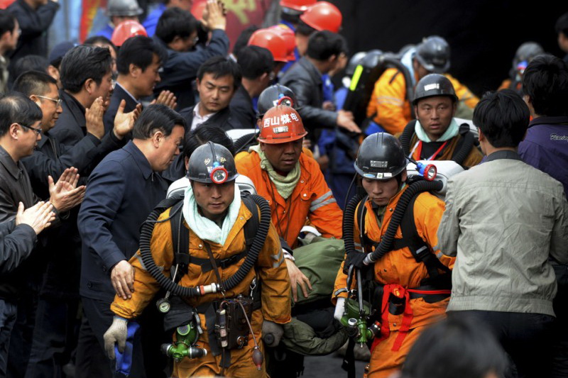В Китае авария на шахте: погибшие, раненые и блокированные под землей В Китае авария на шахте: погибшие, раненые и блокированные под землей