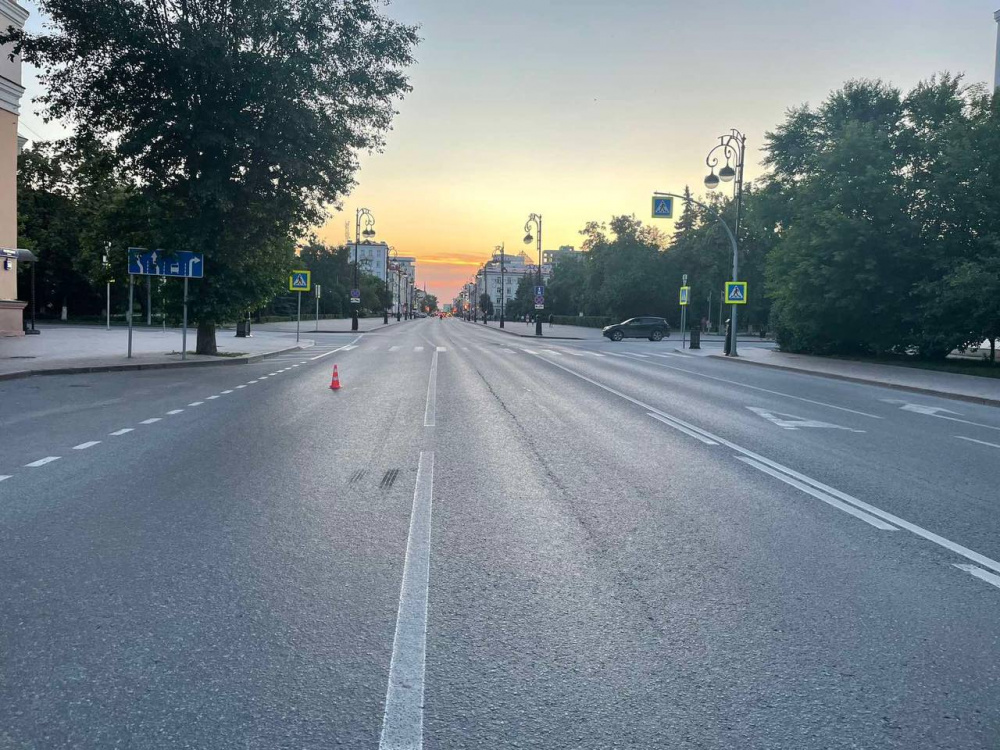 В Тюмени в автобусе травмировались женщина и девочка | В Тюмени женщина и девочка получили травмы в автобусе