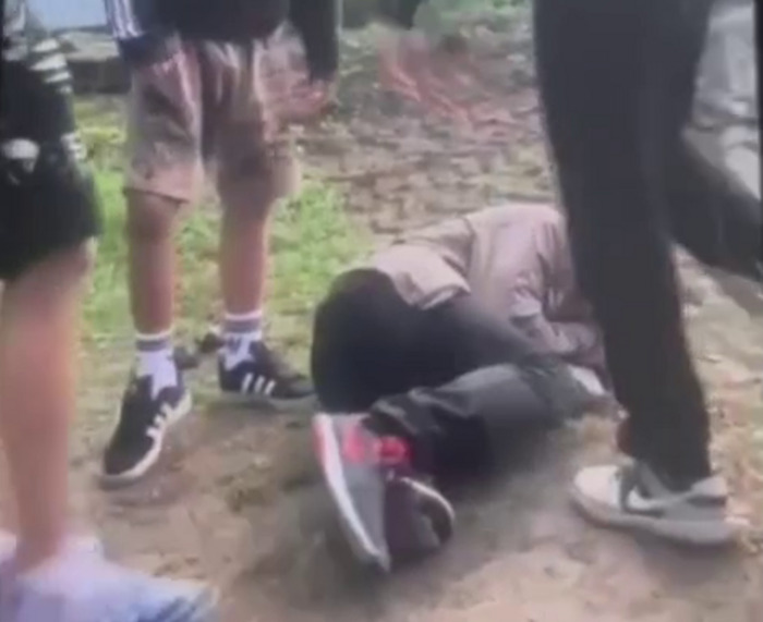 "Ставят на колени на камеру": СКР проверяет социально-реабилитационный центр Талицкого района | СКР на Урале проверит социальный центр, где избивают детей на камеру