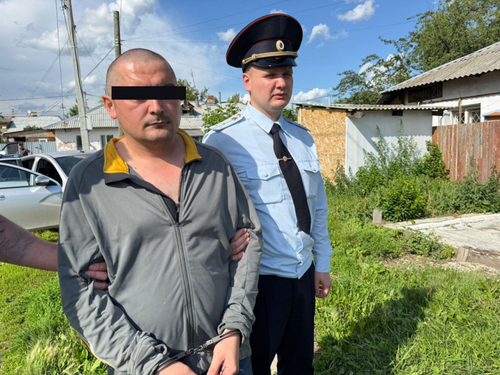 «Так получилось»: мужчина, едва не зарезавший женщину в Каменске-Уральском, объяснился в двух словах  | Напавший на женщину с ножом уралец объяснил свой мотив 