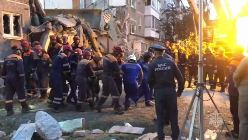 Двое погибли и 16 пострадали при обрушении дома в Нижнем Тагиле | Стало известно число пострадавших при обрушении дома на Урале