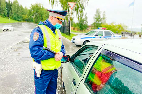 Соблюдение ПДД на трассах возьмут на контроль сотрудники ГИБДД Свердловской области в ближайшие выходные