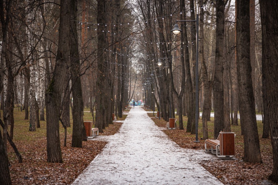 В Екатеринбурге досрочно завершили реконструкцию парка «Уралмаш» и готовят его к зимнему сезону | В Екатеринбурге досрочно завершили реконструкцию парка «Уралмаш» — он открыт для гостей
