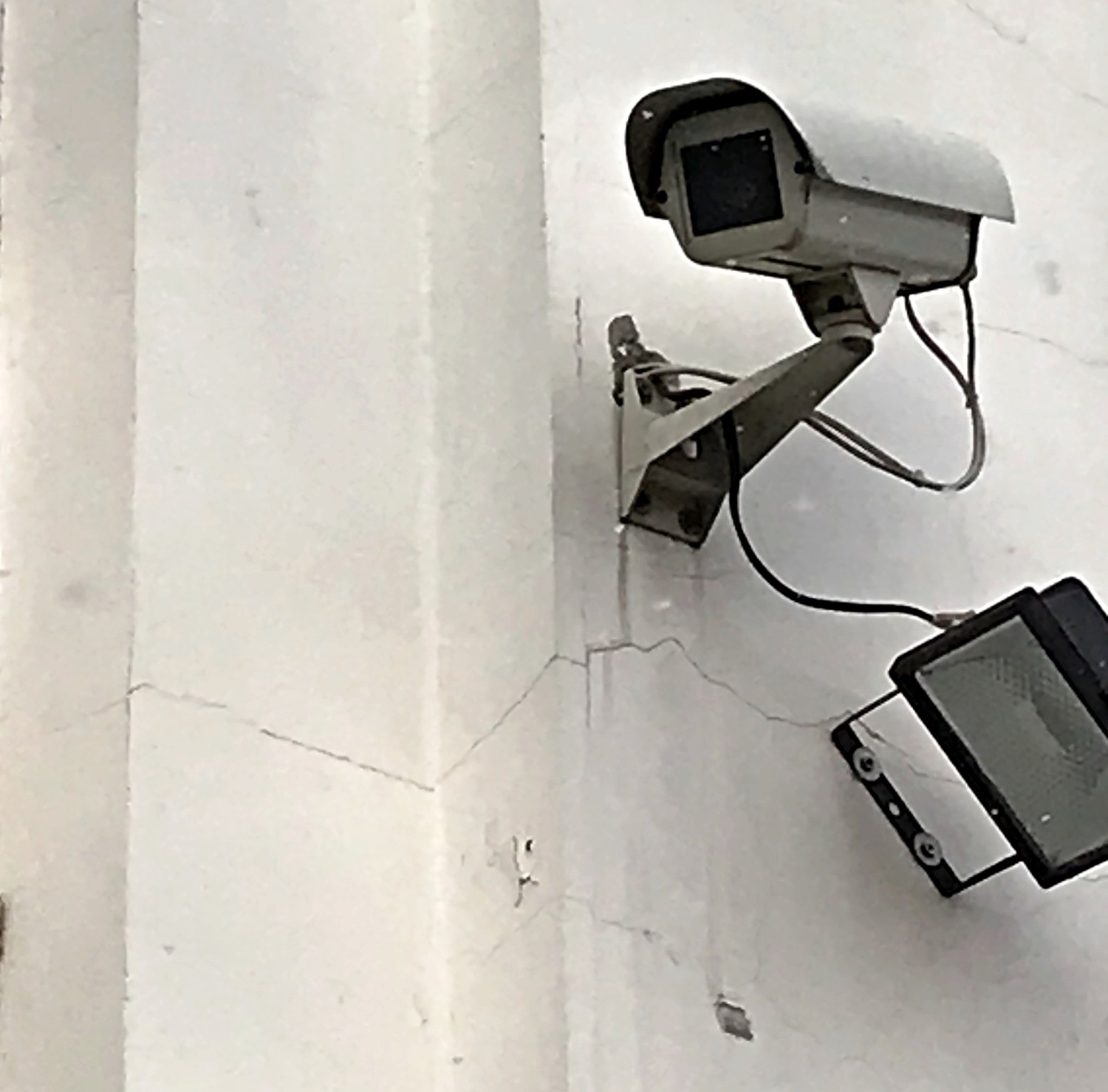 Под контролем судебных приставов в детской спортивной школе Тугулыма установлены камеры видеонаблюдения