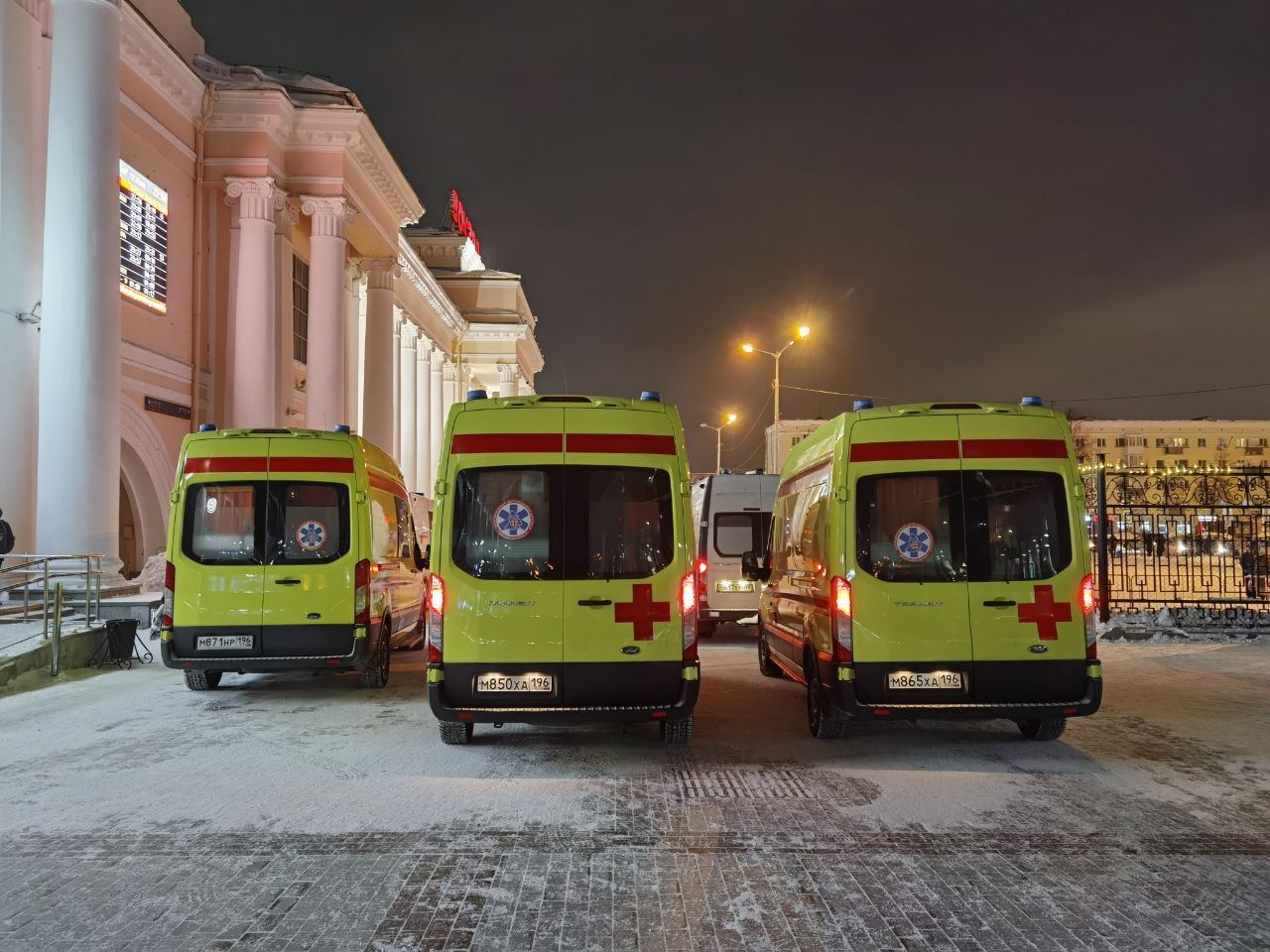 В Екатеринбурге на железнодорожный вокзал приехали около десяти скорых