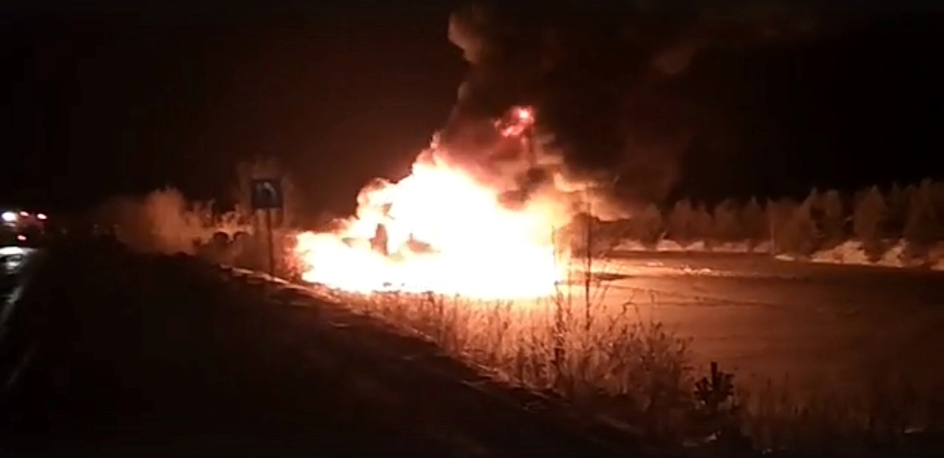 На Среднем Урале сгорел бензовоз с 32 тоннами солярки На Среднем Урале сгорел бензовоз с 32 тоннами солярки