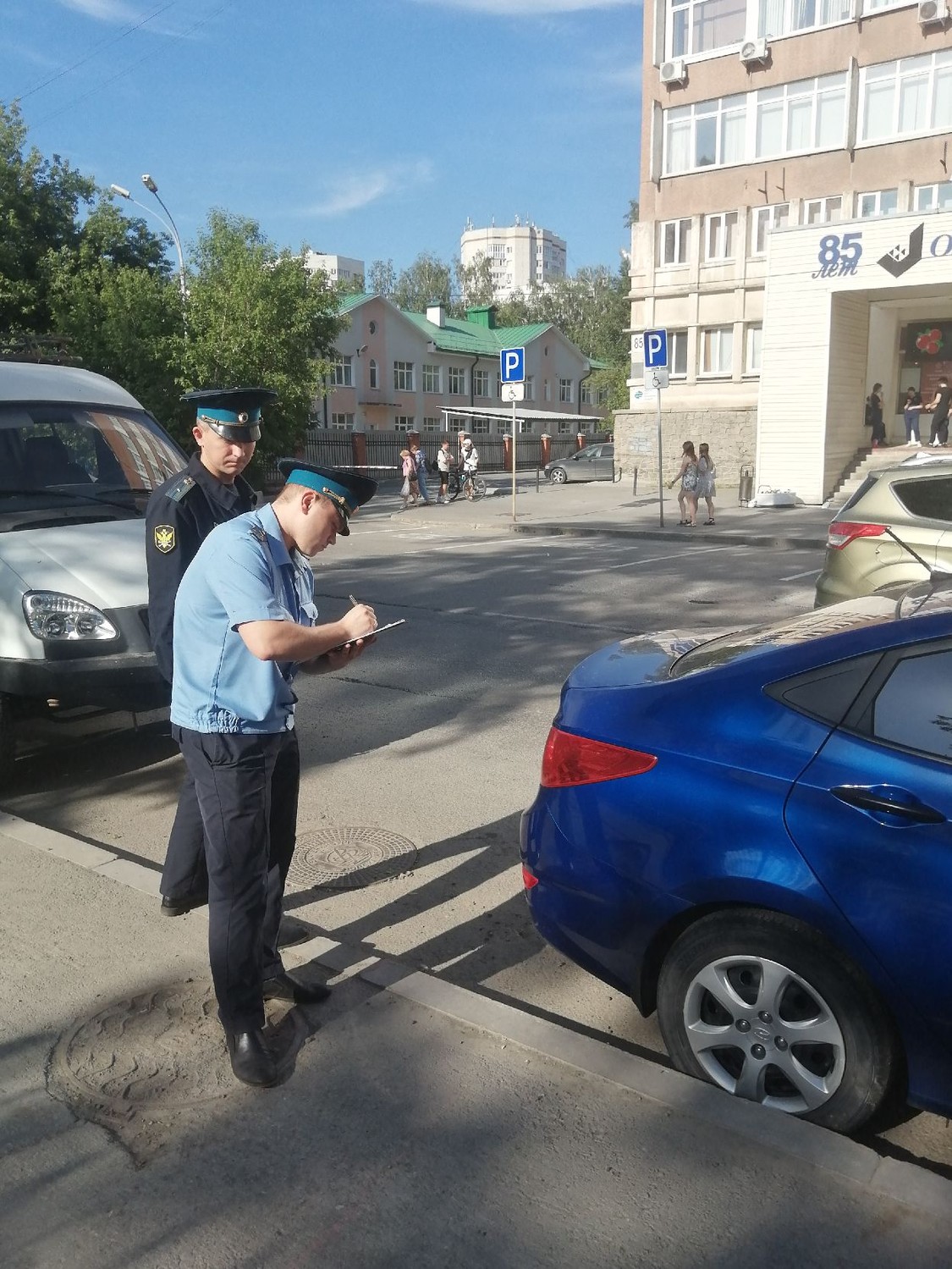 Нарушение обязательств и попытка уклониться от алиментов: Автомобиль должника арестован и отправлен на оценку Нарушение обязательств и попытка уклониться от алиментов: Автомобиль должника арестован и отправлен на оценку