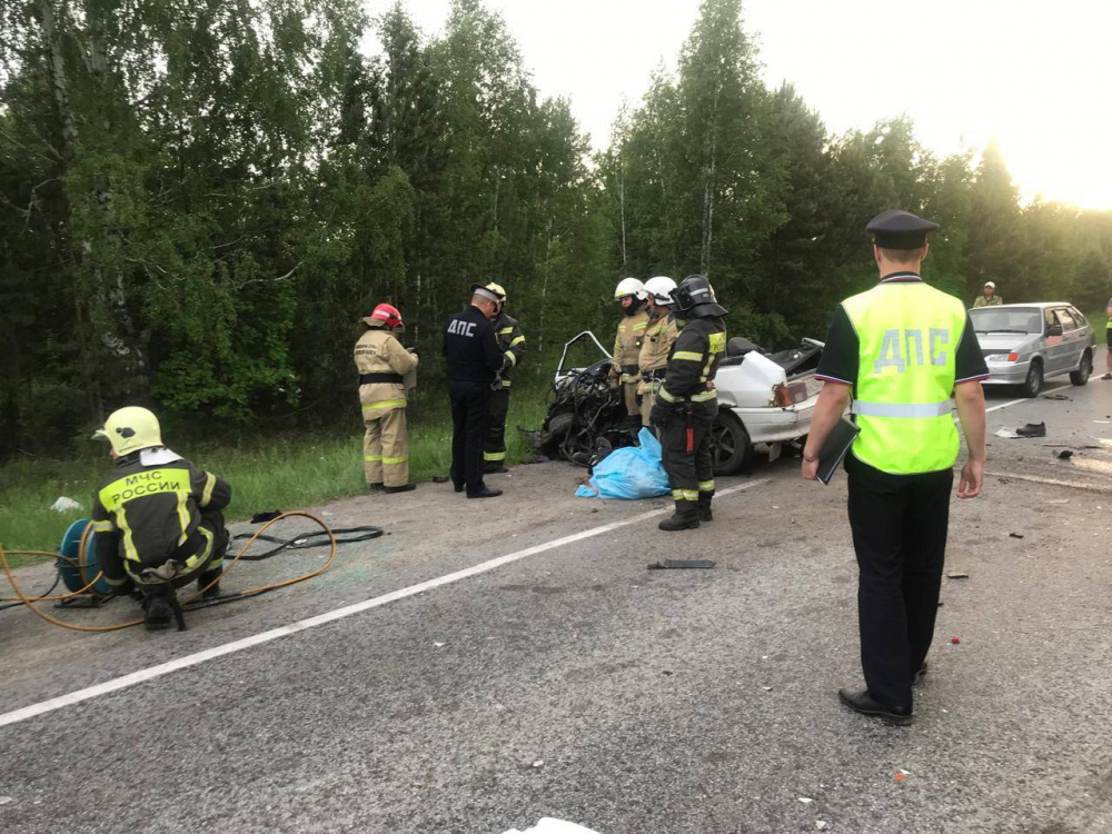 В ДТП на трассе Екатеринбург — Курган погиб человек  | Один человек погиб и двое ранены в ДТП на Урале 