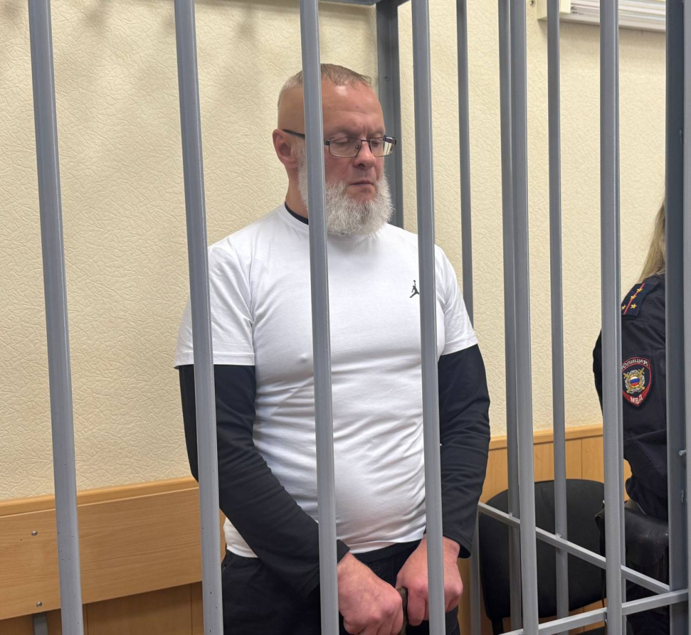 В Екатеринбурге Андрею Овчинникову вынесли приговор за похищение человека и владение оружием  | Авторитет получил в Екатеринбурге срок за владение оружием и похищение человека 