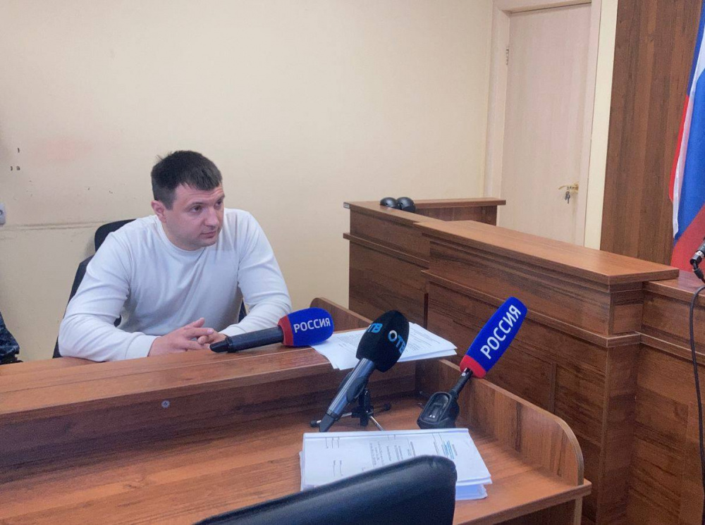 В Шале экс-полицейскому дали за превышение полномочий четыре года колонии | На Урале бывший участковый получил четыре года за превышение полномочий