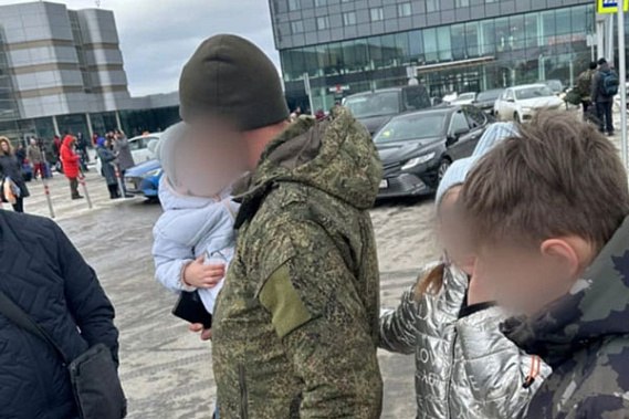 Мужу опекунши из Екатеринбурга, обвиняемой в убийстве 6-летнего мальчика, вернули остальных детей