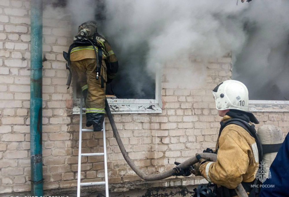 В Шадринске пожар убил девочку, её сёстры — в реанимации  | В Курганской области пожар погубил девочку 