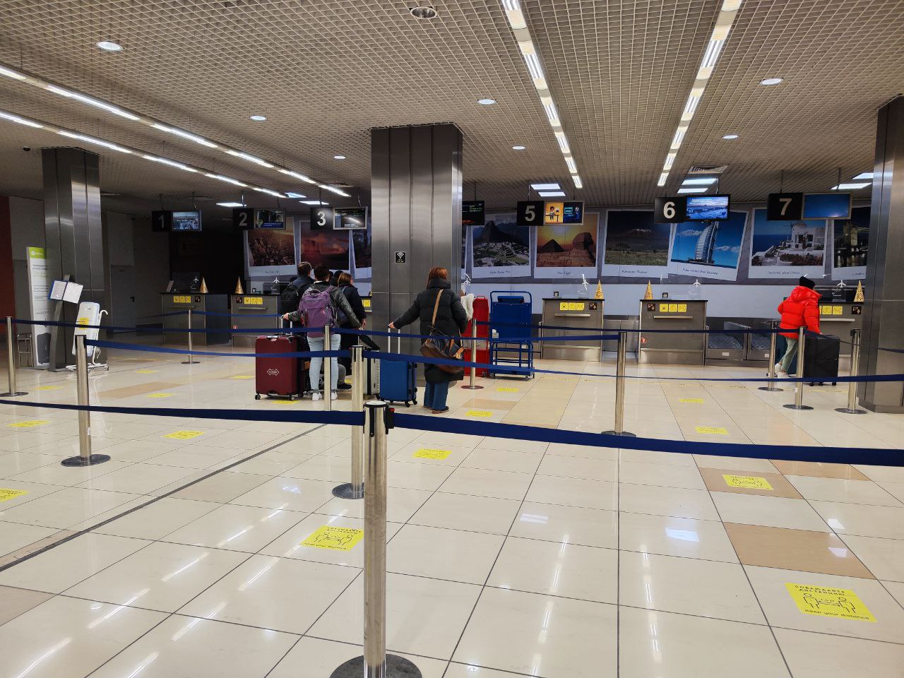 Пассажиры в «Кольцово» пожаловались на проблемы с оплатой перегруза багажа