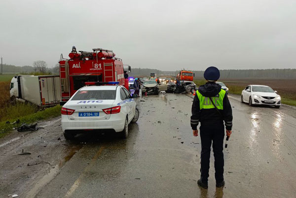 ГИБДД вводит реверсивное движение на трассе "Екатеринбург - Тюмень" после смертельного ДТП | Реверсивное движение на 87 км трассы Екатеринбург - Тюмень из-за аварии
