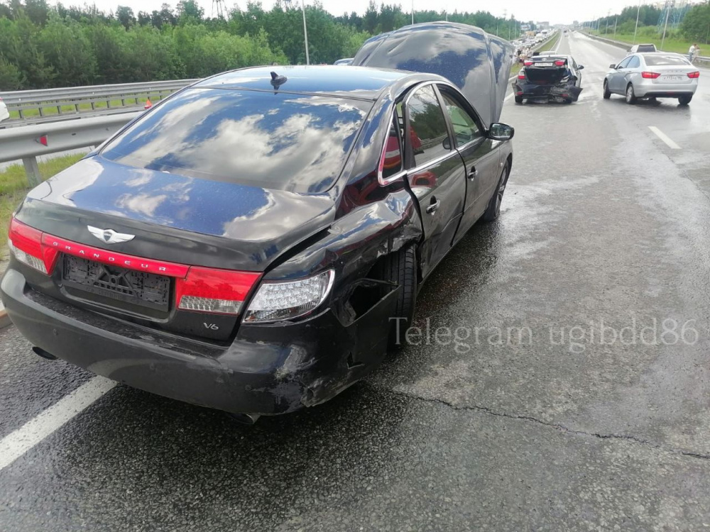 24-летний водитель спровоцировал крупное ДТП в Югре  | В Югре молодой водитель устроил массовое ДТП 