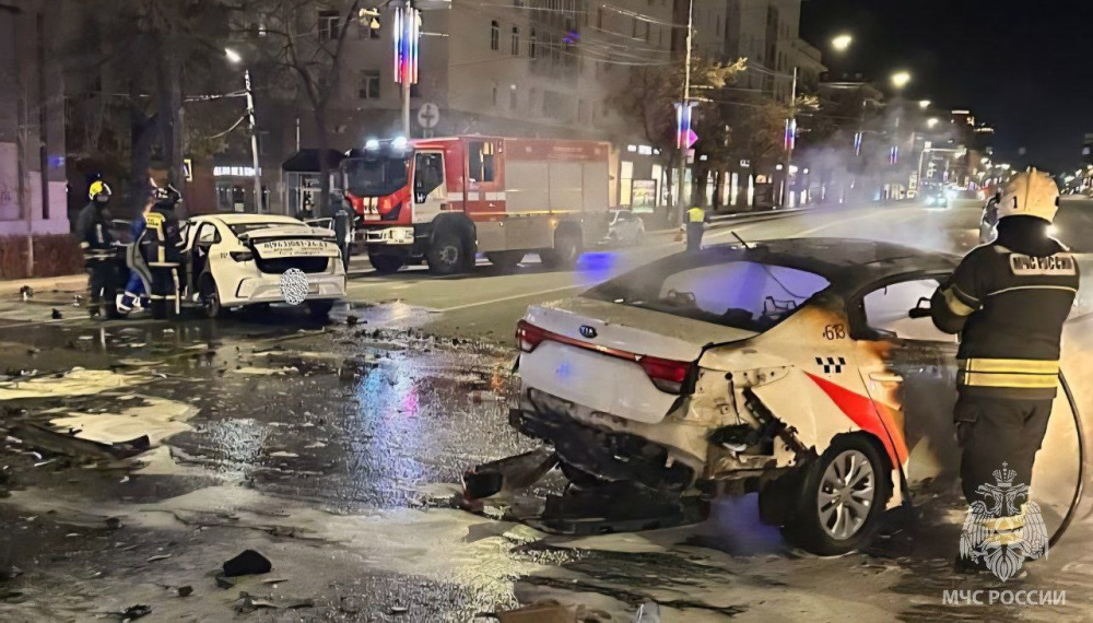 В МЧС раскрыли детали крупного ДТП в центре Челябинска | МЧС: четыре человека пострадали при ДТП в Челябинске В МЧС раскрыли детали крупного ДТП в центре Челябинска | МЧС: четыре человека пострадали при ДТП в Челябинске