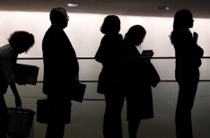 Официальная безработица в РФ снизилась за две недели на 2,4 процента Официальная безработица в РФ снизилась за две недели на 2,4 процента