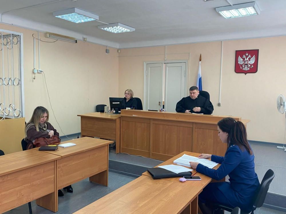 Обвиняемая в распространении наркотиков свердловчанка предстала перед судом  | На Урале женщину судят за распространение наркотиков 