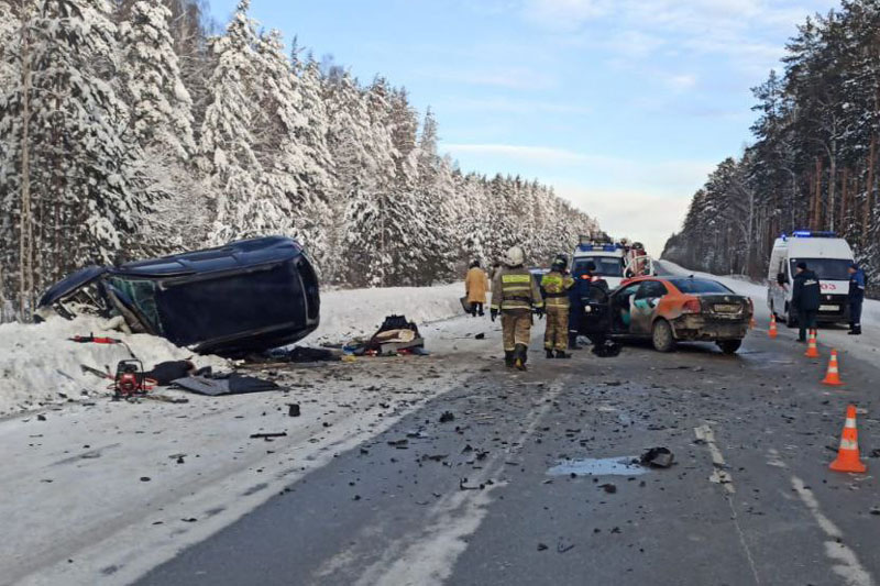 На Урале женщина за рулем Делимобиля выехала на встречку. Оба водителя погибли