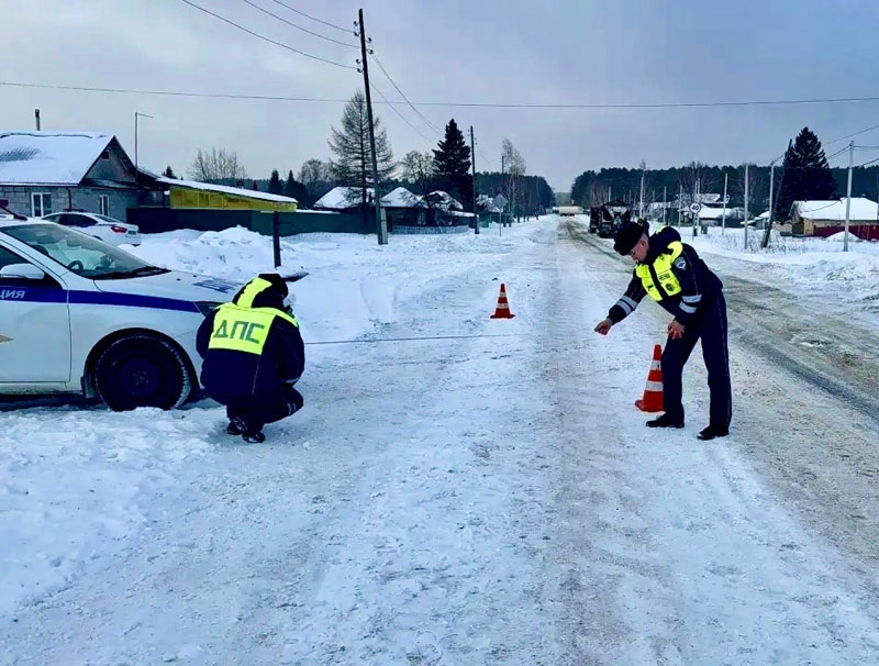 В Полевском районе водитель насмерть сбил пешехода и скрылся с места ДТП | В Полевском районе водитель сбил пешехода насмерть и уехал В Полевском районе водитель насмерть сбил пешехода и скрылся с места ДТП | В Полевском районе водитель сбил пешехода насмерть и уехал