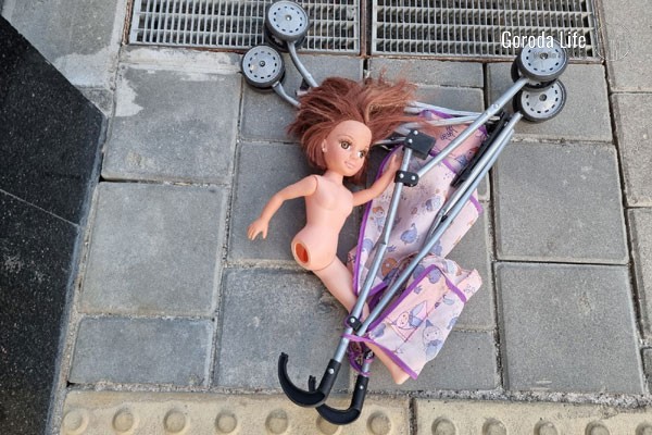 В Екатеринбурге двухлетняя девочка погибла от удара тока. Отец нашел ее без сознания и понес к маме на работу