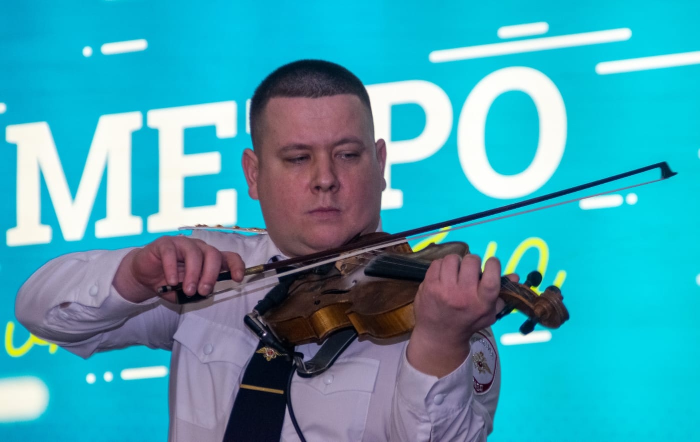 Свердловская полиция готовится к Дню героев Отечества. В метро Екатеринбурга состоялись выставка и концерт